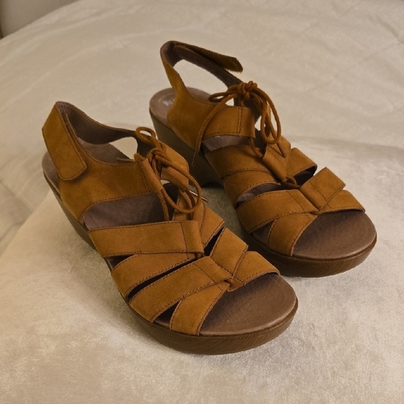 Dansko Shoes - Dansko Tan Sandals Strappy Comfort Design